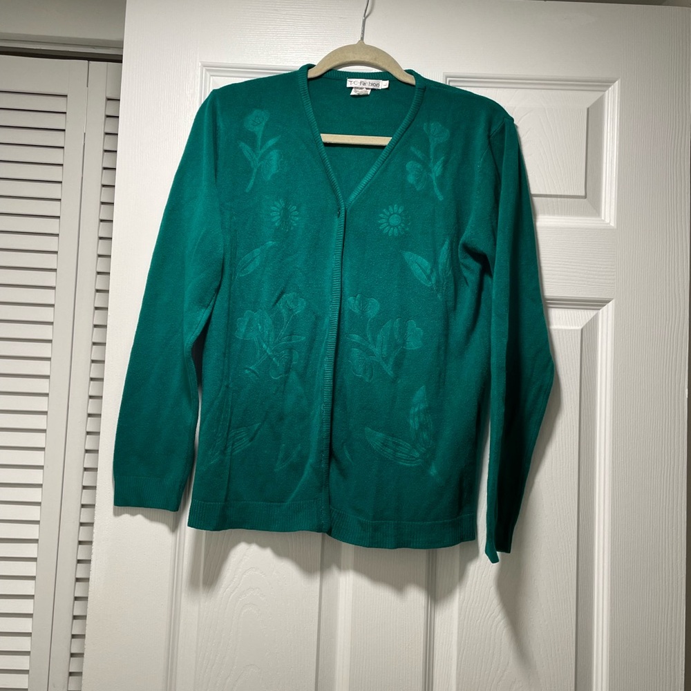 Beautiful vintage green floral sweater cardigan , buttons up